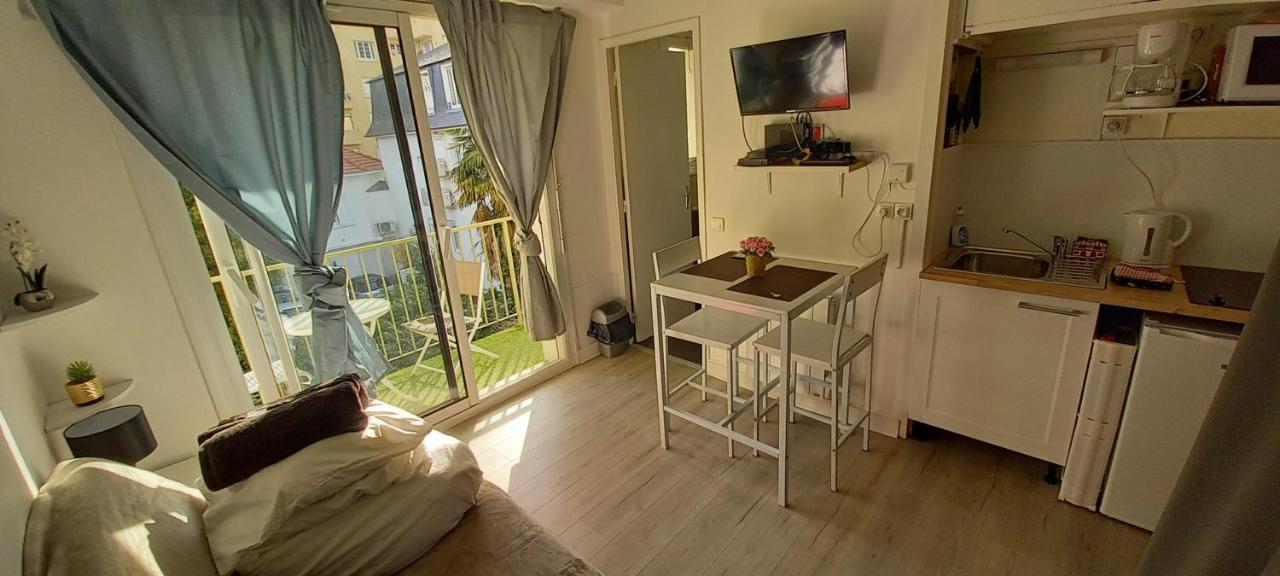 Au Petit Repere Palois -Studio - Centre Ville-Balcon-Wifi Fibre Pau Bagian luar foto